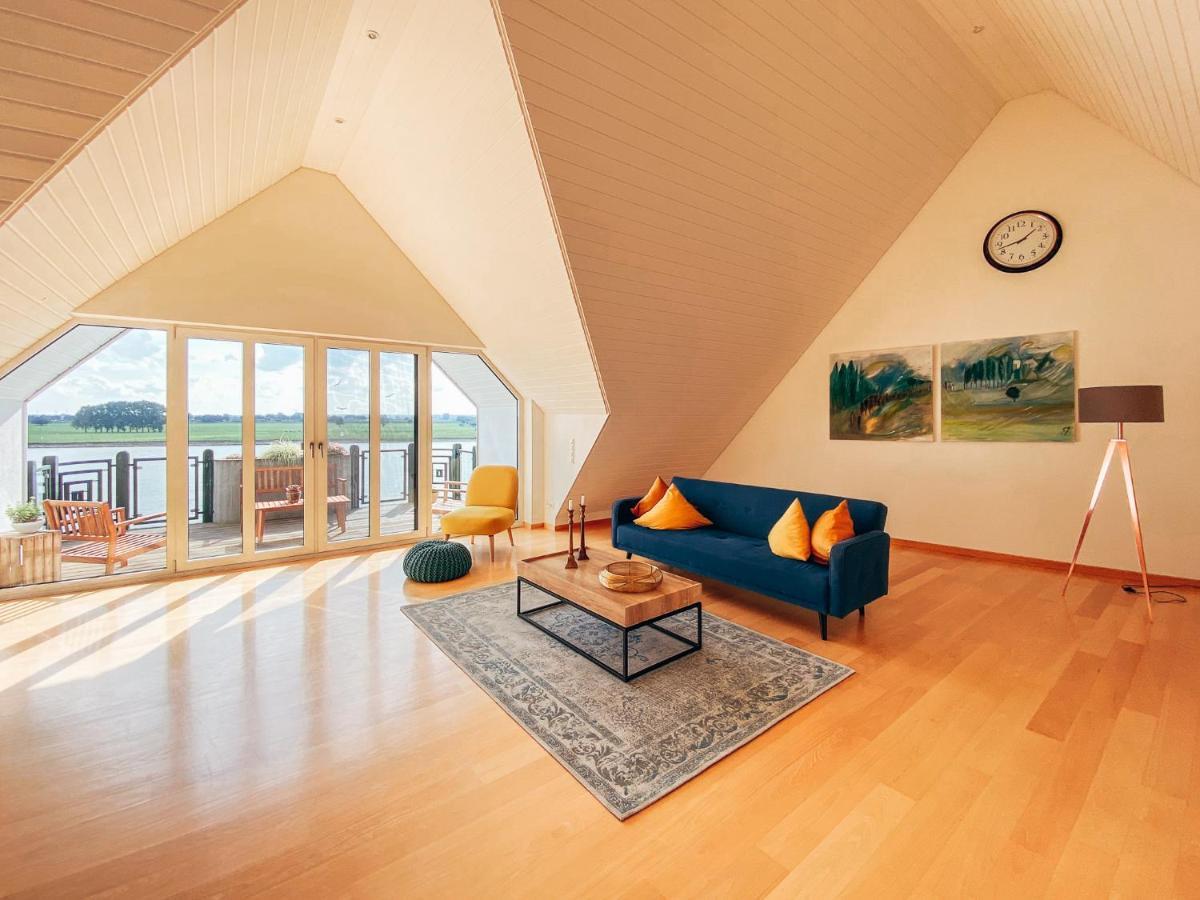 אמריך Rheinloft 3 - Grosse Giebelwohnung Mit Dachterrassen An Der Rheinpromenade מראה חיצוני תמונה