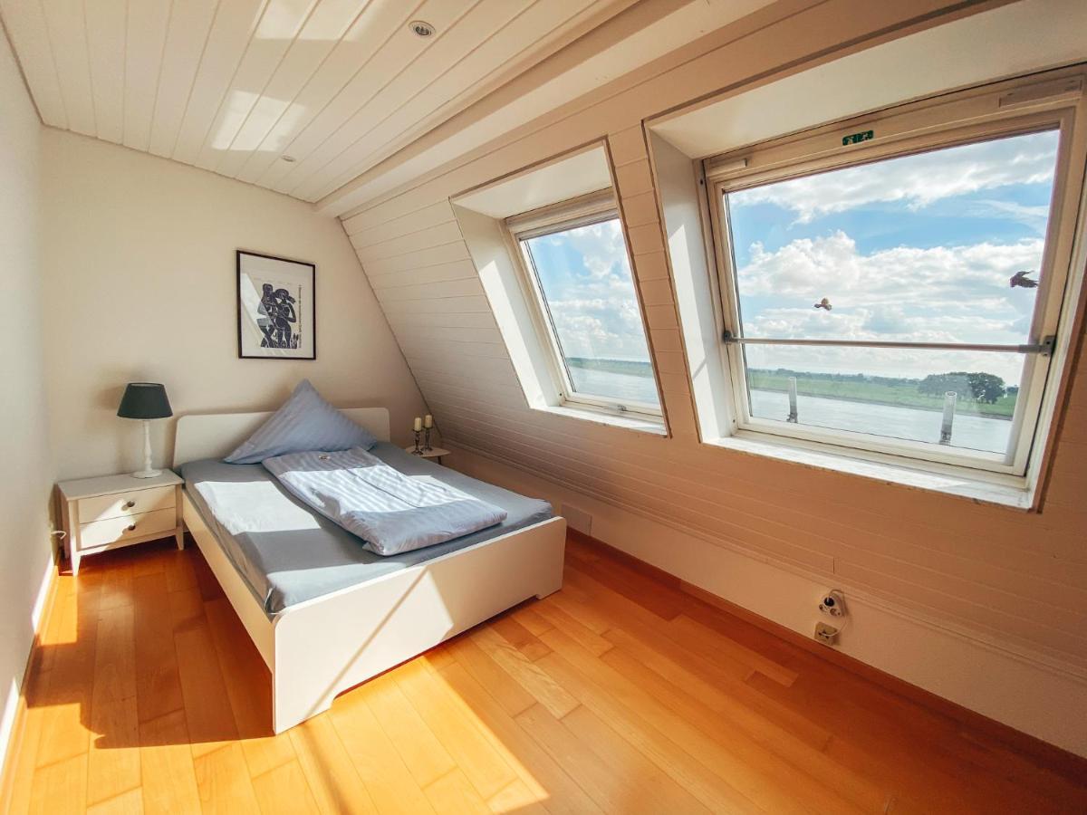 אמריך Rheinloft 3 - Grosse Giebelwohnung Mit Dachterrassen An Der Rheinpromenade מראה חיצוני תמונה