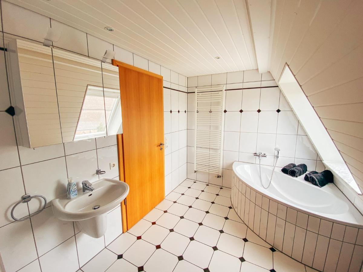 אמריך Rheinloft 3 - Grosse Giebelwohnung Mit Dachterrassen An Der Rheinpromenade מראה חיצוני תמונה
