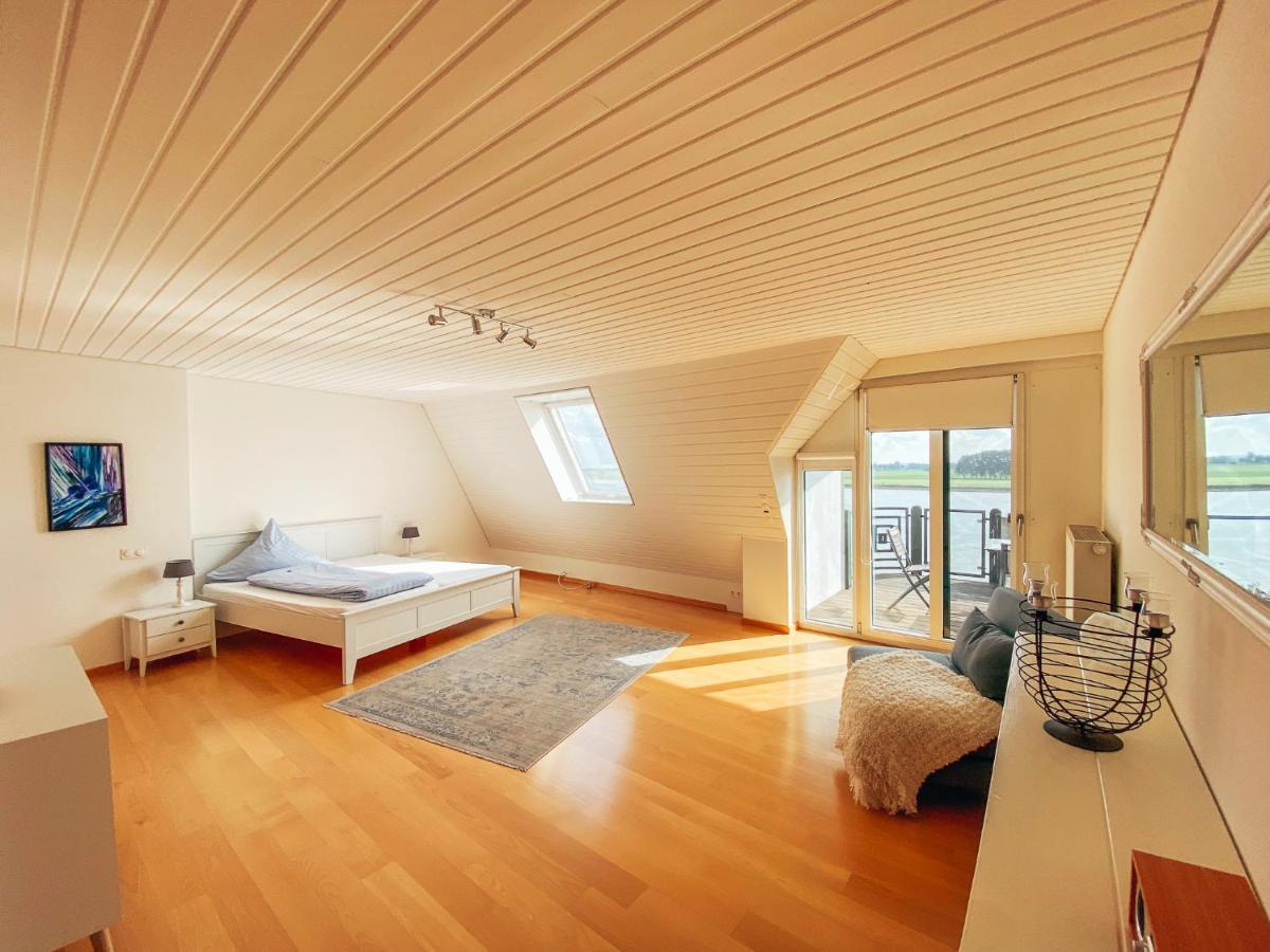 אמריך Rheinloft 3 - Grosse Giebelwohnung Mit Dachterrassen An Der Rheinpromenade מראה חיצוני תמונה