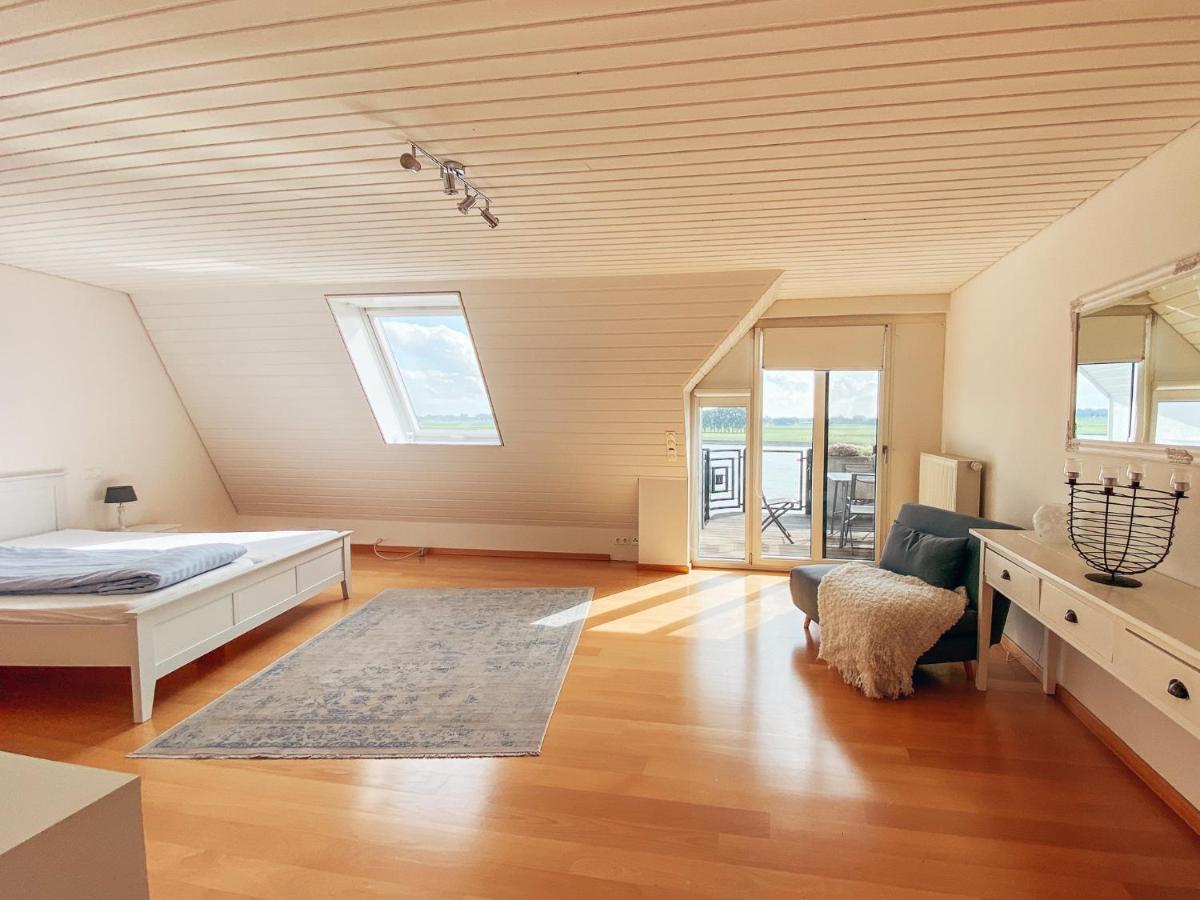 אמריך Rheinloft 3 - Grosse Giebelwohnung Mit Dachterrassen An Der Rheinpromenade מראה חיצוני תמונה