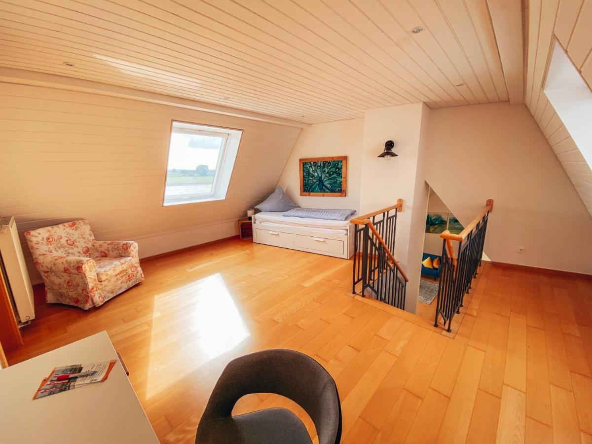 אמריך Rheinloft 3 - Grosse Giebelwohnung Mit Dachterrassen An Der Rheinpromenade מראה חיצוני תמונה